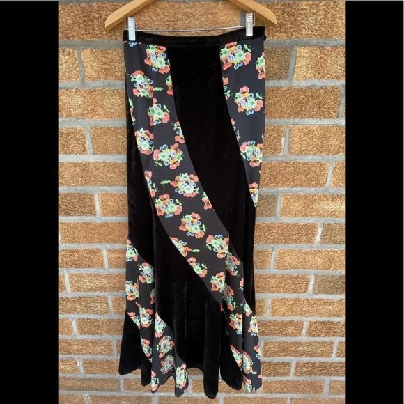 FREE PEOPLE Velvet satin twisted swirl maxi skirt size 10 - Picture 2 of 7